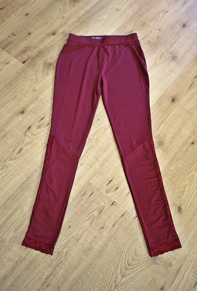 Weinrote Leggings mit Spitze, Gr.M