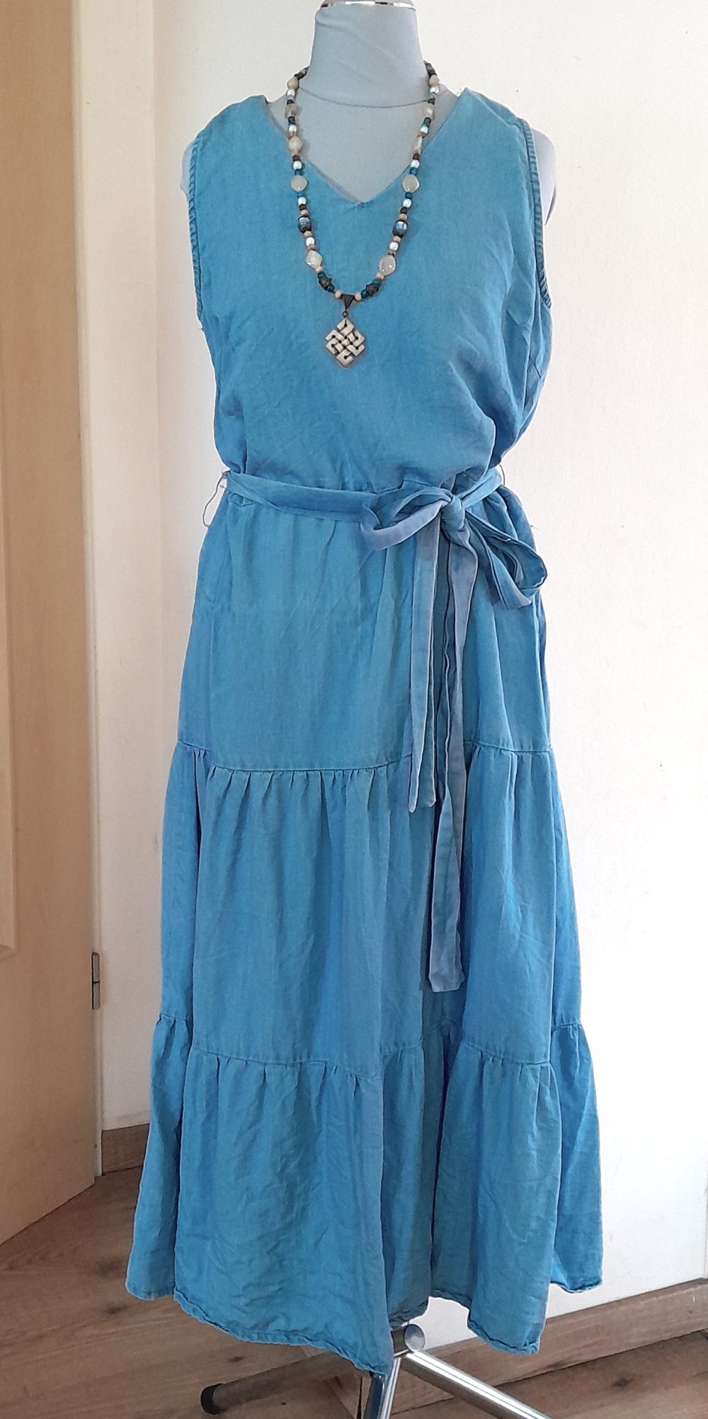 Leichtes, blaues Jeanskleid in Midilänge, Gr.38