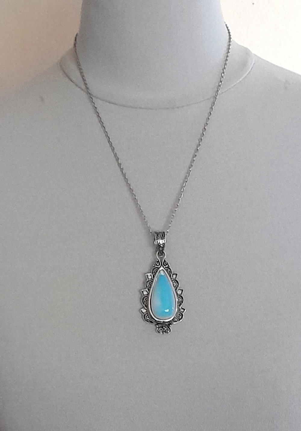 Schöne Kette mit Opalit Anhänger im Vintagelook