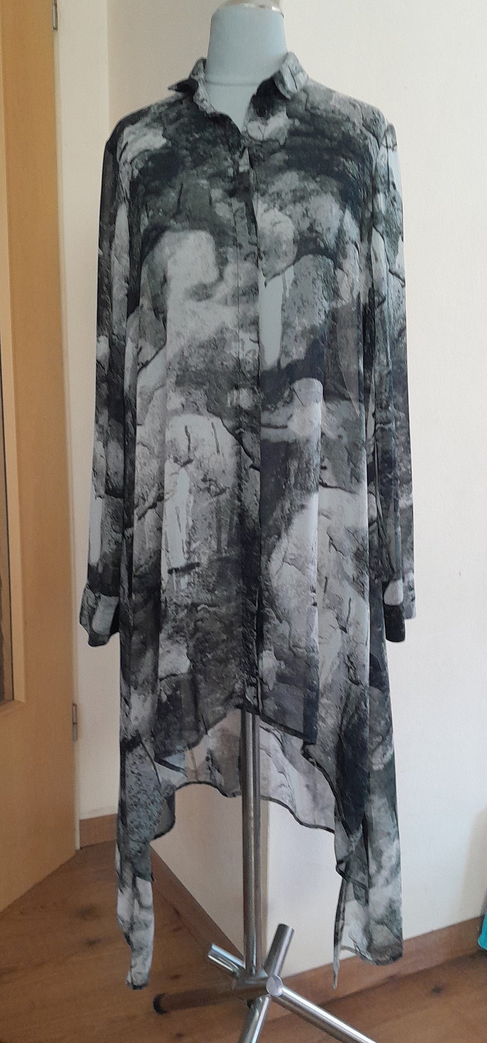 Melierte, zipfelige Longbluse aus Chiffon, Gr.36