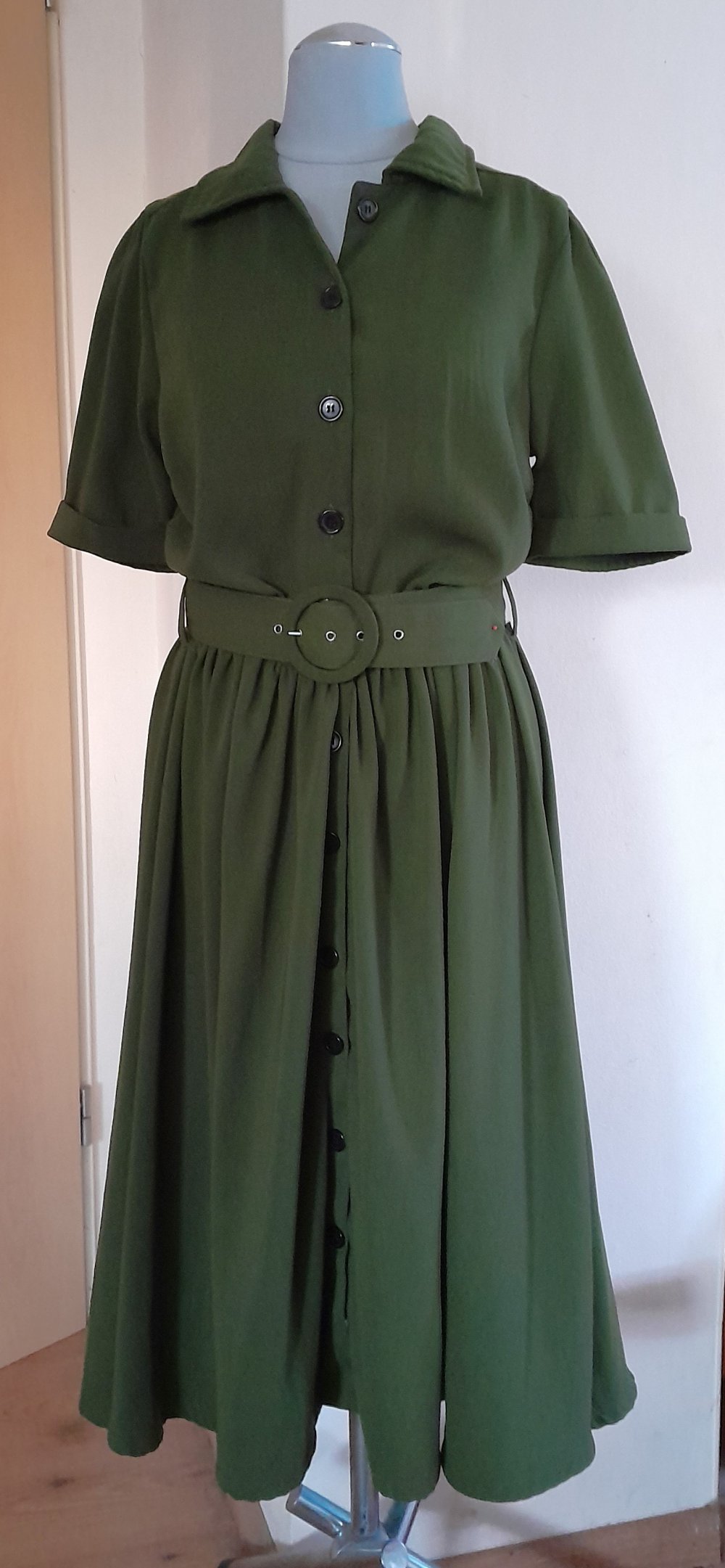 Zauberhaftes, olivgrünes Midikleid, Gr.S