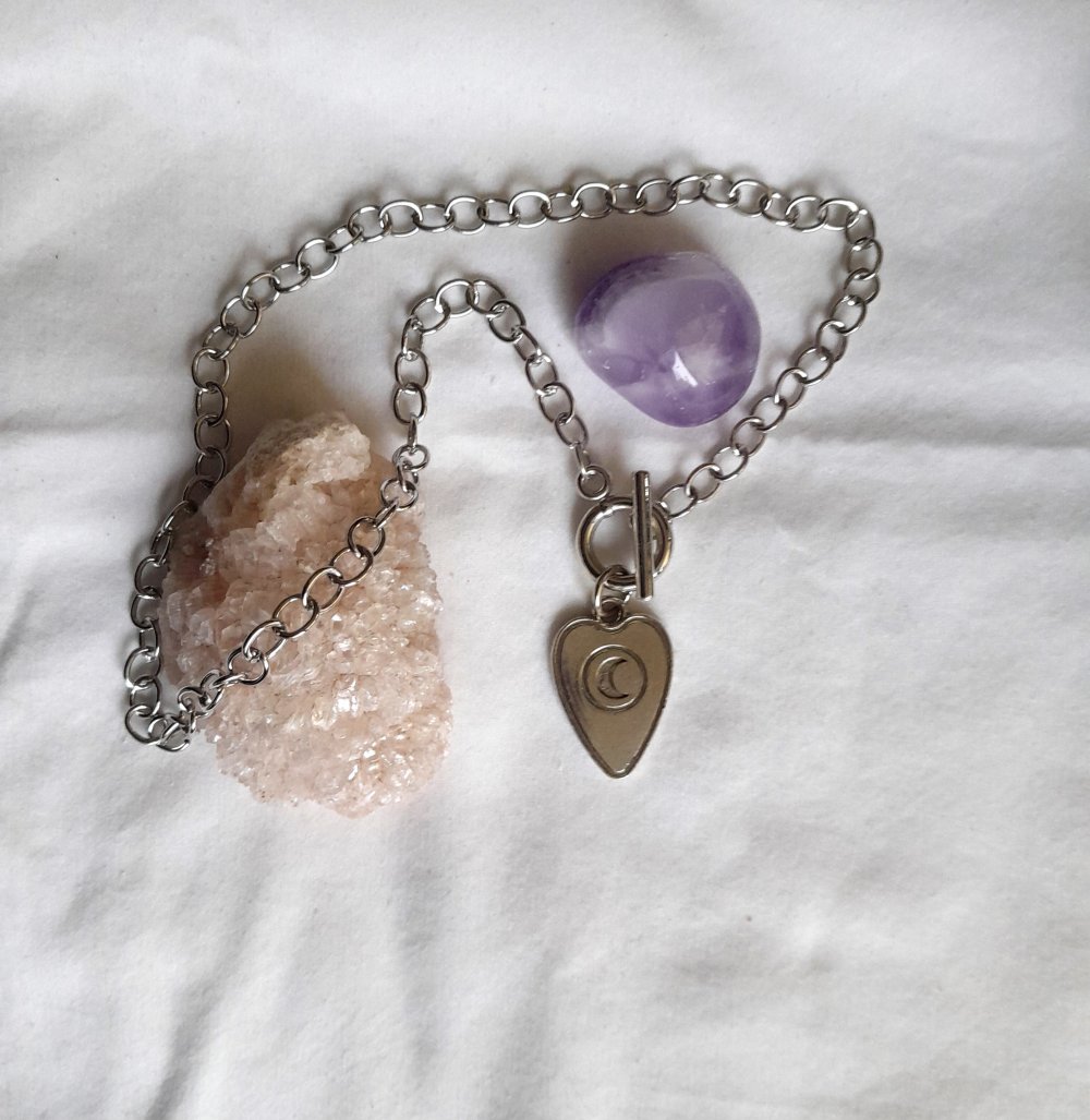 Kurze Kette mit Oujia Anhänger 