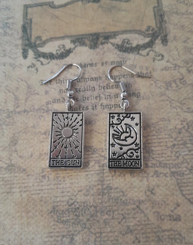 Schöne, ungewöhnliche Ohrringe mit Tarot Motiven