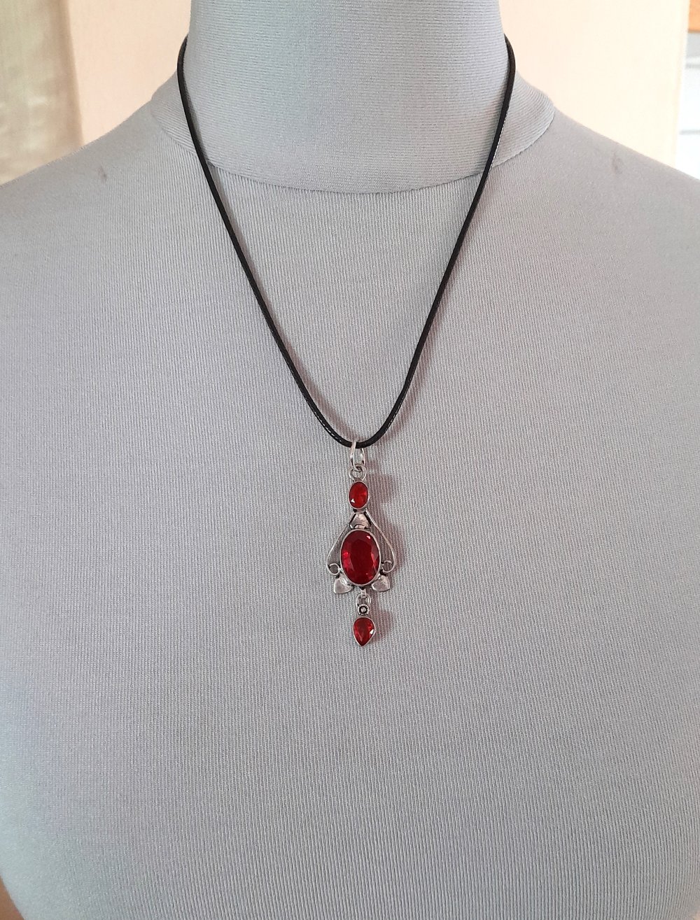 Wunderschöne Kette mit echtsilbernem Vintageanhänger