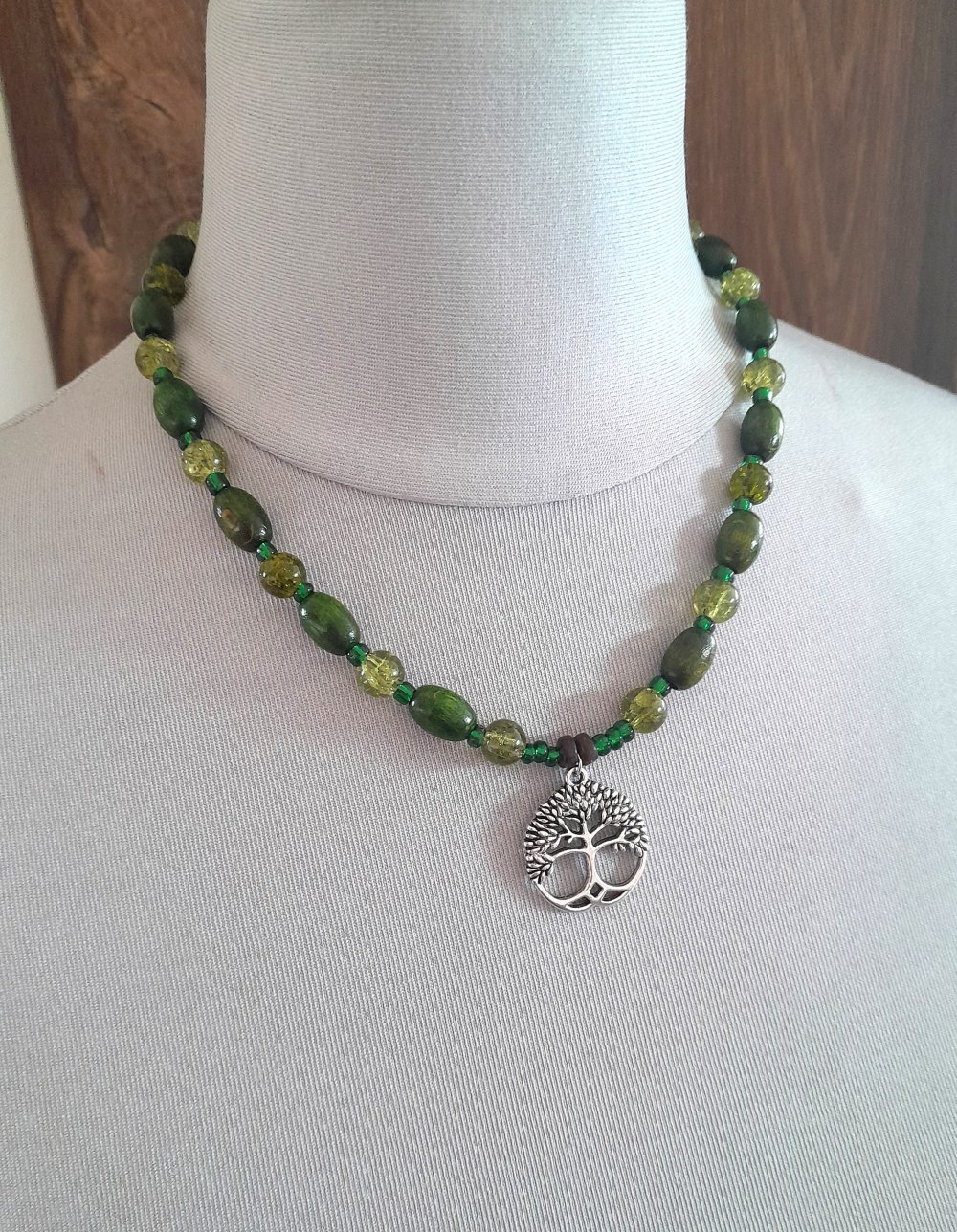 Schönes, einzigartiges Collier mit Lebensbaum Anhänger