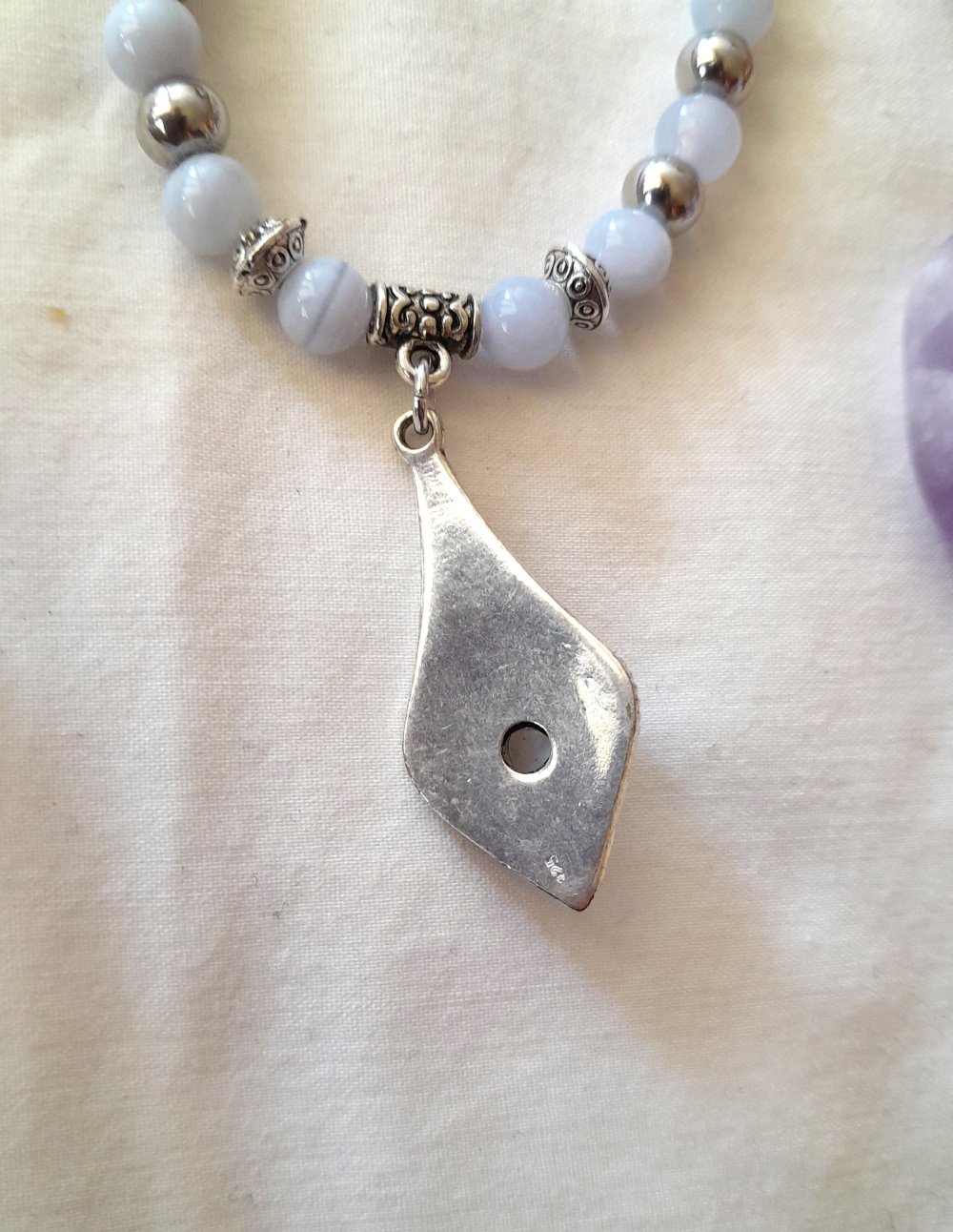 Wunderschönes, einzigartiges Vintagecollier mit Chalcedon und Labradorit