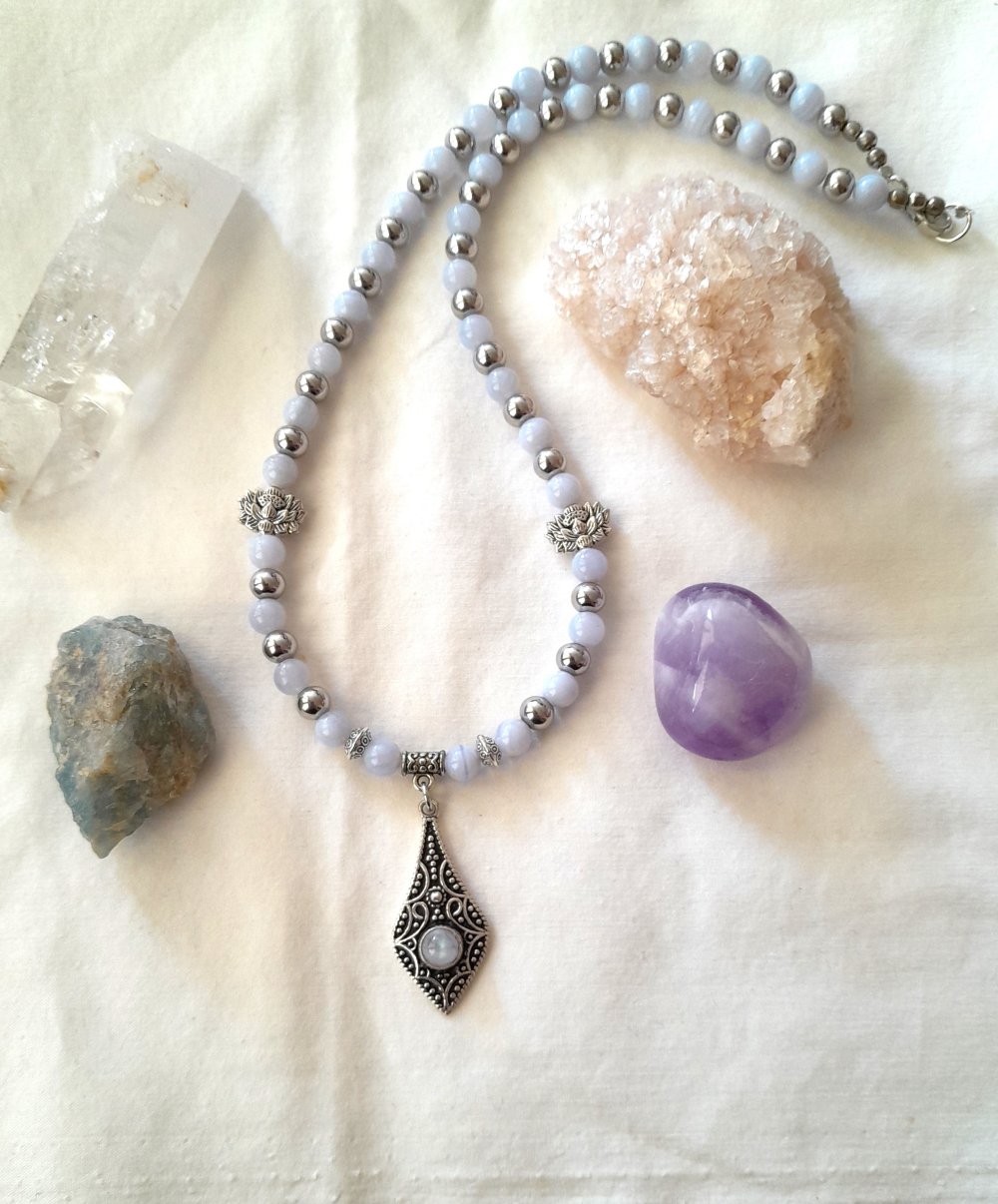 Wunderschönes, einzigartiges Vintagecollier mit Chalcedon und Labradorit