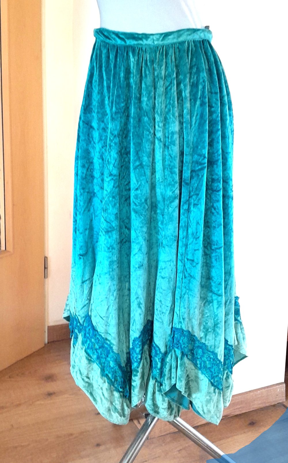 Wunderschöner, blaugrüner Vintage Samtrock mit Spitze, Gr.XS