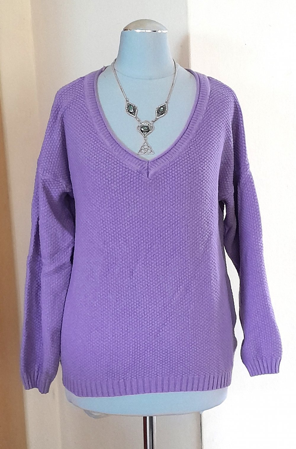 Lockerer, fliederfarbener Pullover, Gr.S