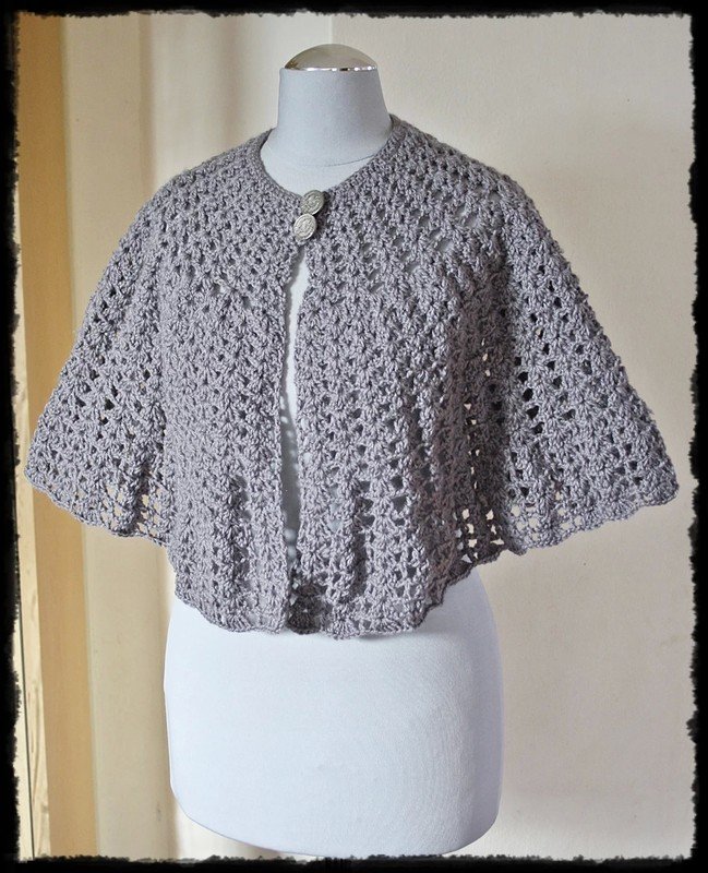 Graues, einzigartiges Cape im Vintagelook