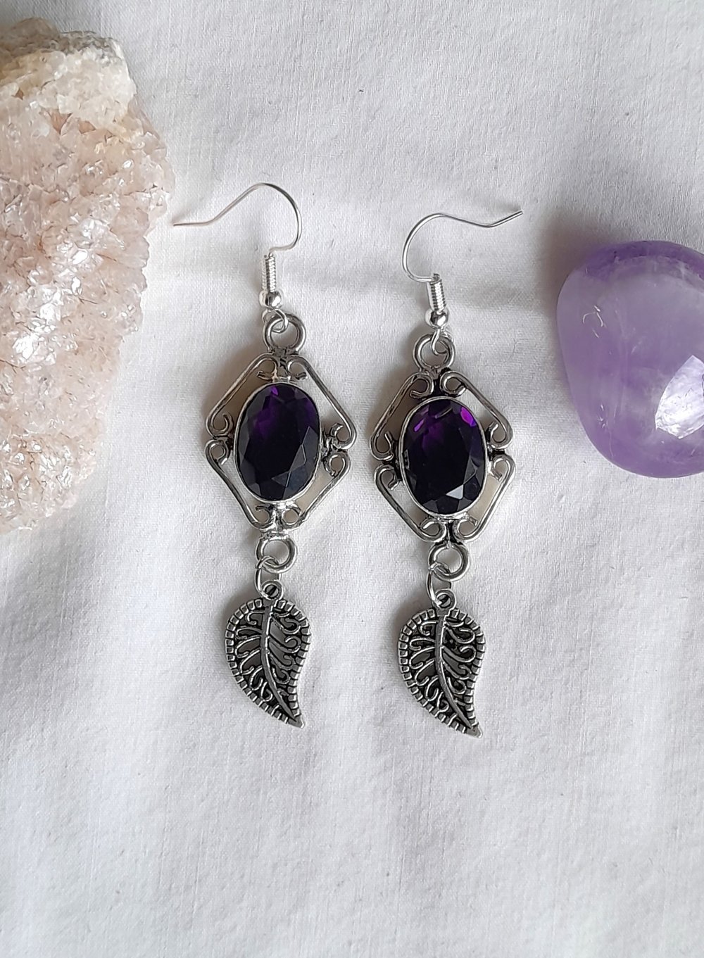 Zauberhafte, einzigartige Ohrringe mit zarten Blatt Anhängern