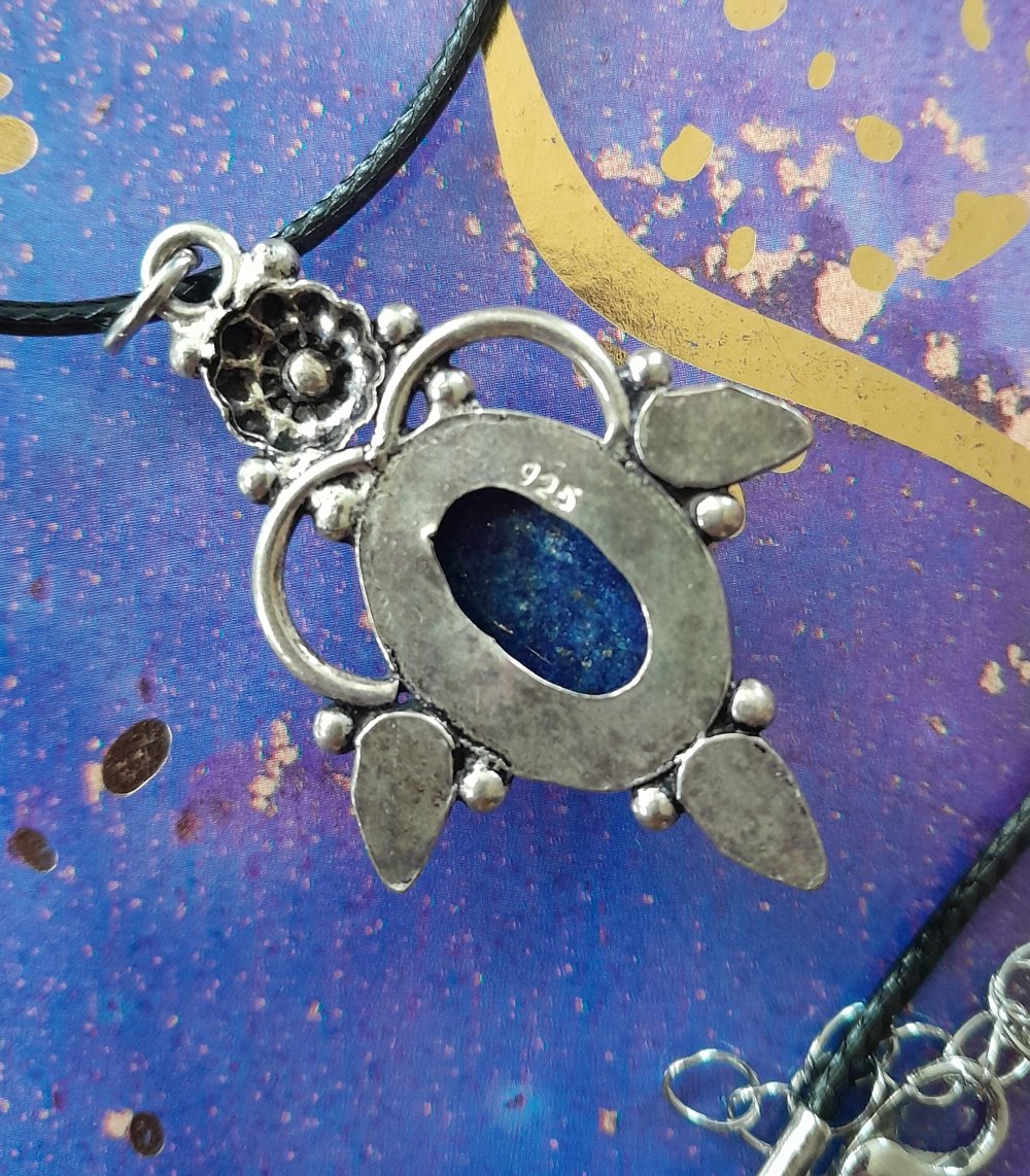 Schwarze Kette mit echtsilbernem Vintageanhänger und Lapislazuli