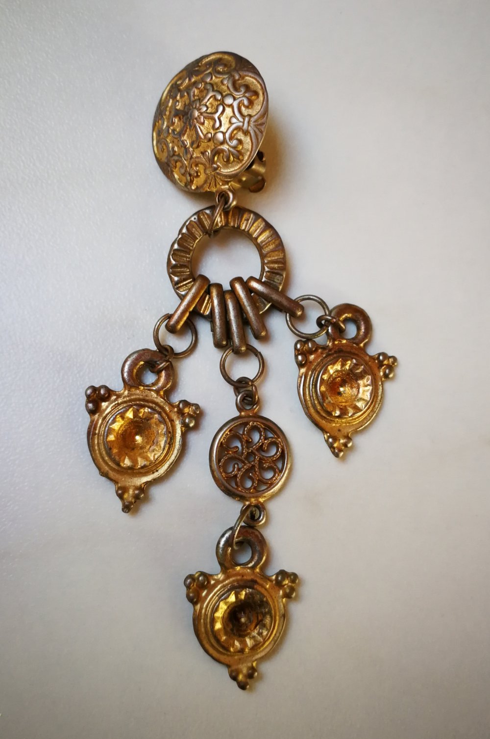 Vintage-Ohrring: Exotischer Goldohrring Ethno mit wuchtig-schönen Designdetails! 80er! Hippie Boho