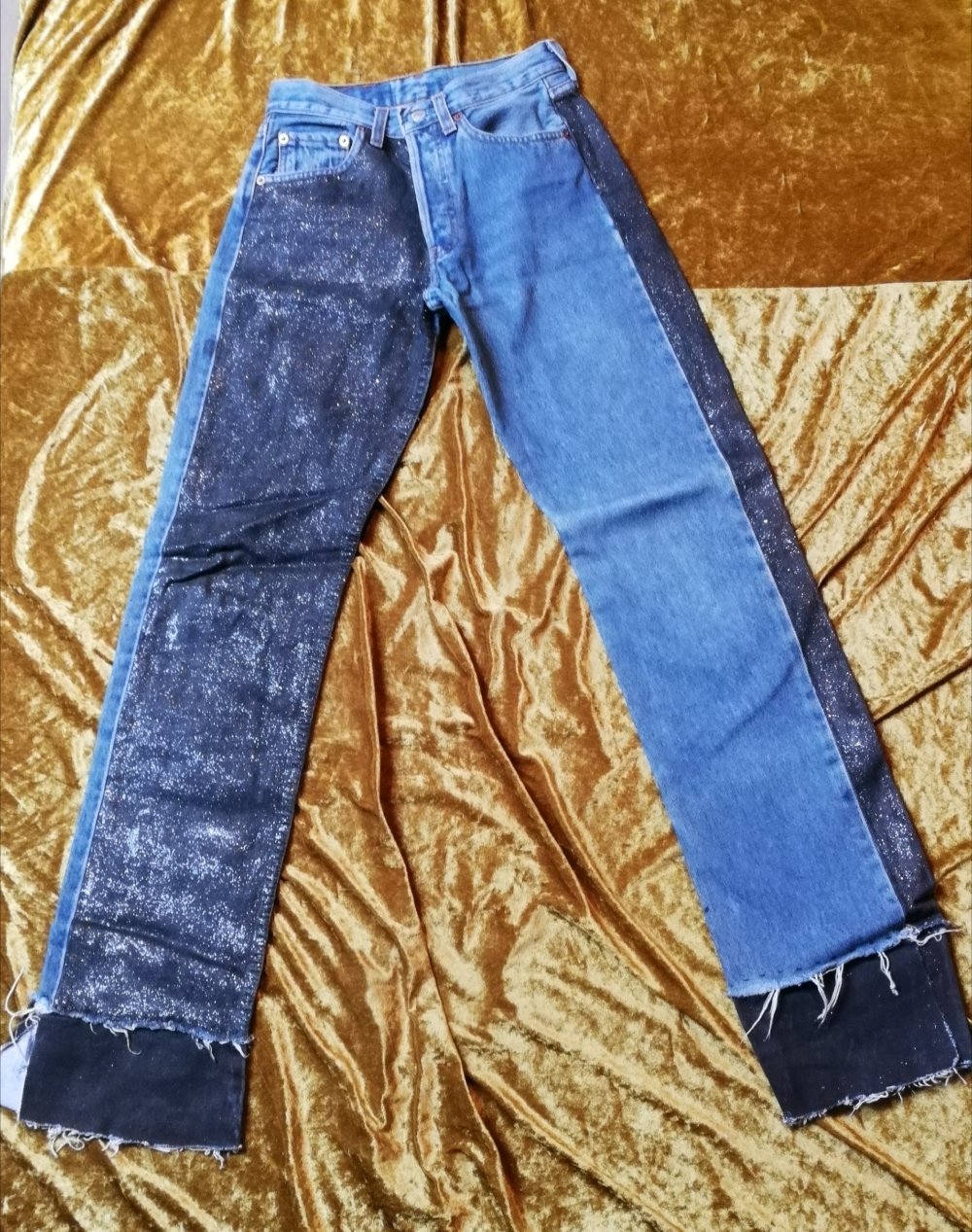 Levi's ~ von Designerin verschönert in Glanzlook!