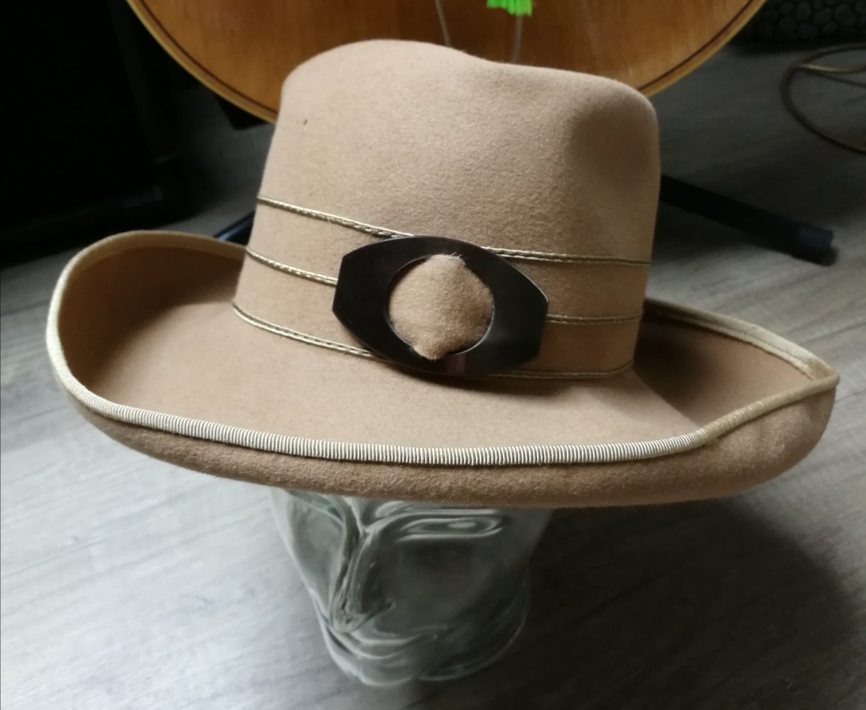 Damenhut 70er Original Vintage Retrochic Designerhut Handarbeit Hippie sexy beige Groovy!