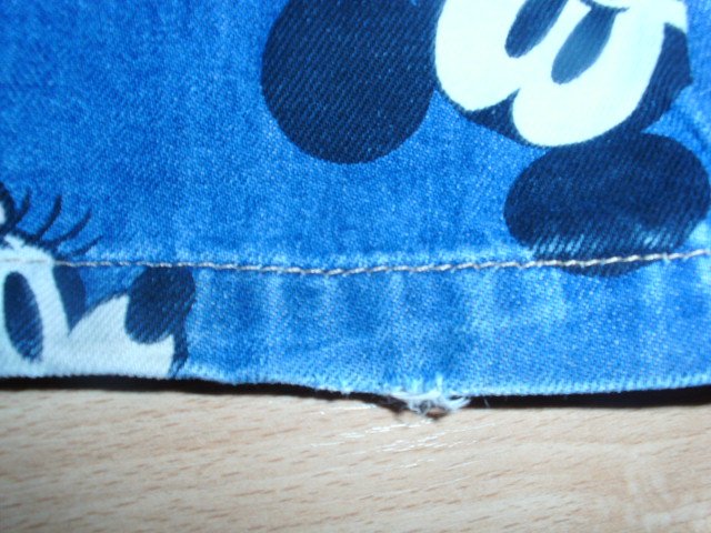 Jeans von H&M, blau mit Motiven, Gr. 140