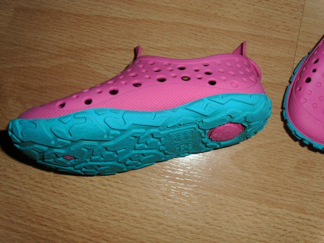 Aquaschuhe von Decathlon, pink-türkis, Gr. 23/24