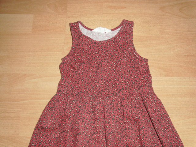 Kleid von H&M, dunkelrot mit Motiven, Gr. 110/116