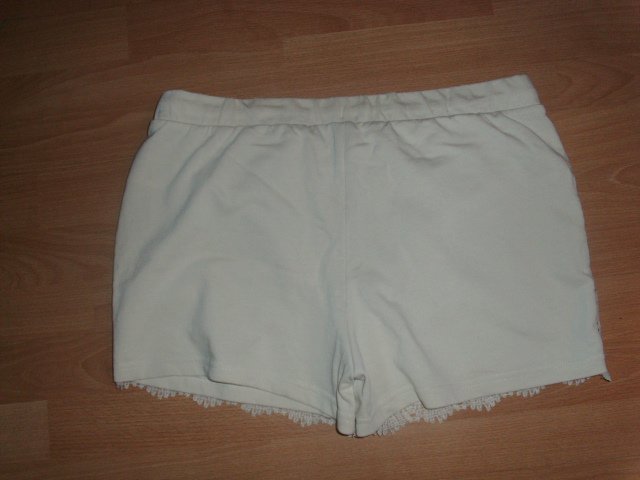 Kurze Hose von Esmara, hellbeige mit Spitze, Gr. 42/44