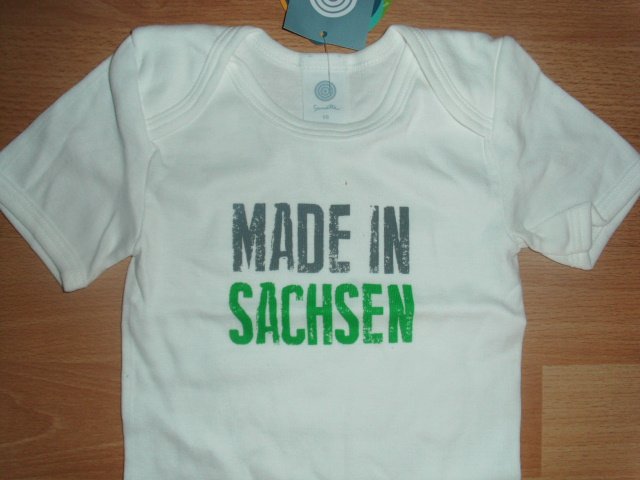 Bodyvon Sanetta, weiß mit Spruch, Gr. 98 mit Etikett