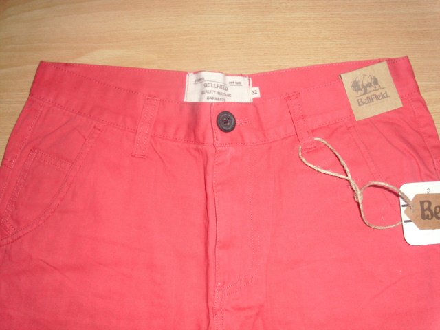 Shorts von BellField, rot, Gr. 48 ( W32) mit Etikett