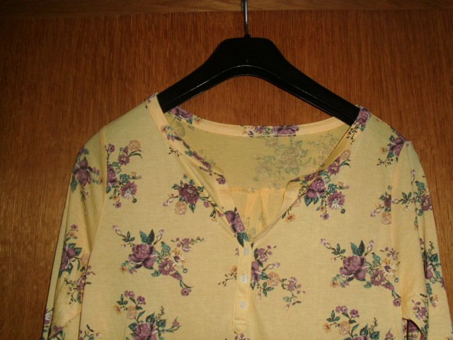 Langarmshirt von Lascana, gelb mit Blumen, Gr. 42