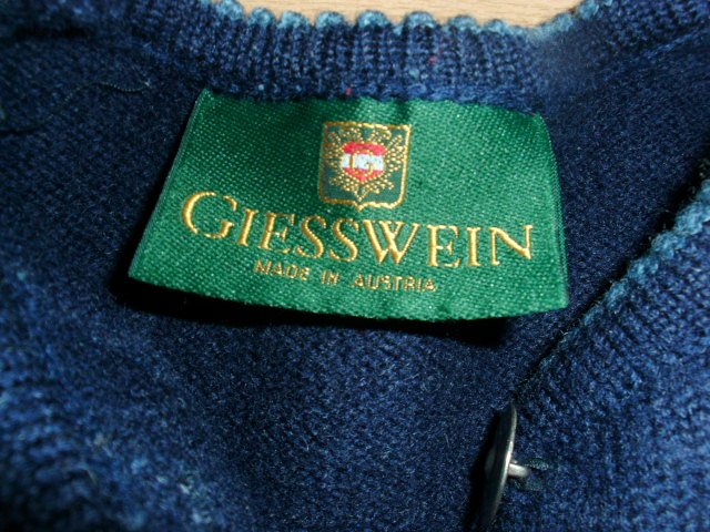 Strickjacke von Giesswein, blau mit Motiven, Gr. 42