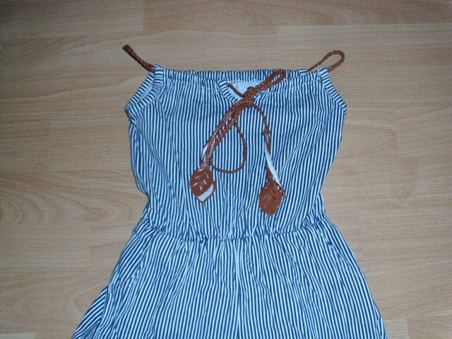 Kurzer Jumpsuit, blau-weiß gestreift, Gr. 104/110
