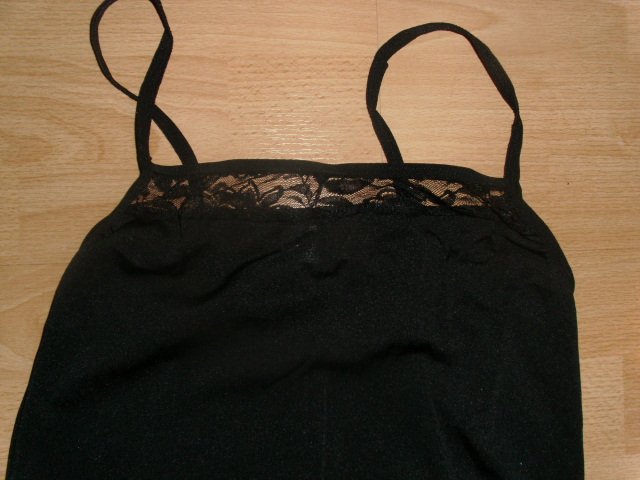 Spitzenhemdchen + String, schwarz, Gr. 34