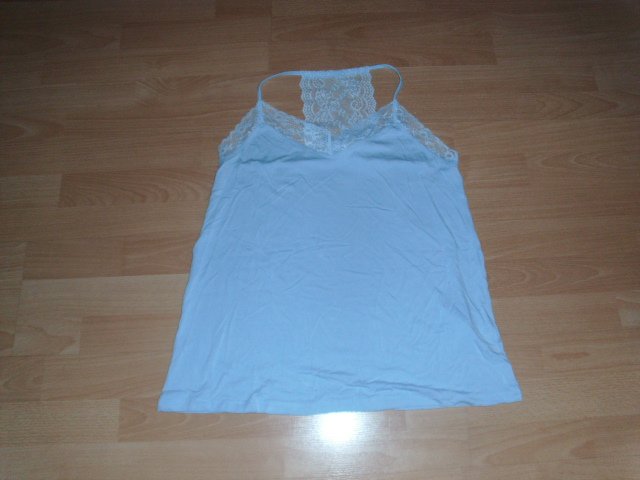 Top von Heine, hellblau mit Spitze, Gr. 40