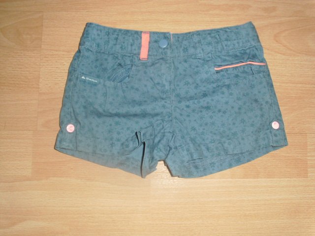 Shorts von Decathlon, grau mit Motiven, Gr. 110/116