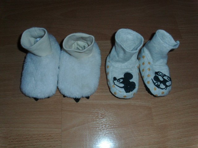 2 Paar Wagenschuhe von H&M, mit Motiv, Gr. 16/17