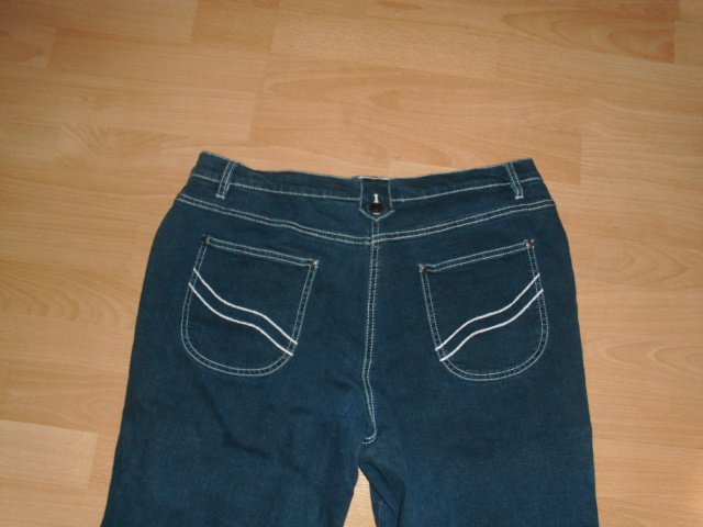 Caprijeans von bpc selection, blau mit Knöpfen, Gr. 46