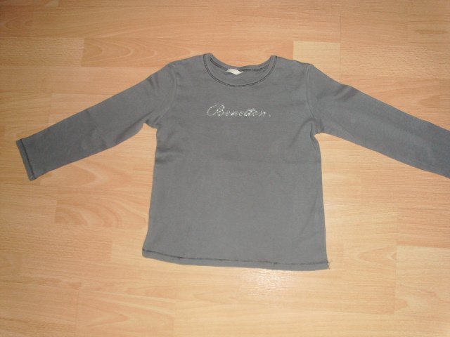Langarmshirt von Benetton, grau mit Schrift, Gr. 116/122
