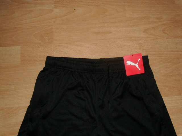Kurze Sporthose von Puma, schwarz, Gr. S