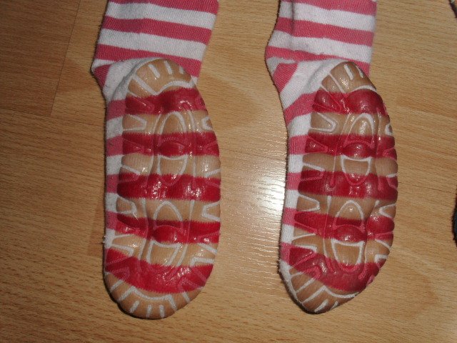 2 Paar Fliesenflitzer, plus Söckchen, Gr. 25