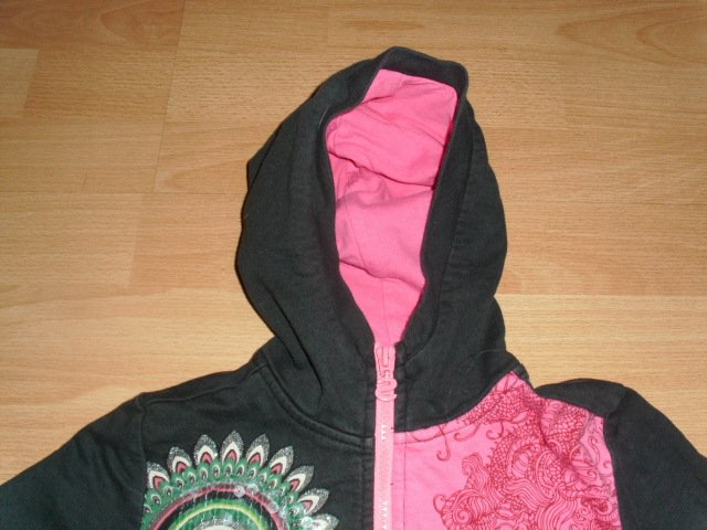 Sweatjacke von Desigual, grau-bunt mit Kapuze, Gr. 122/128