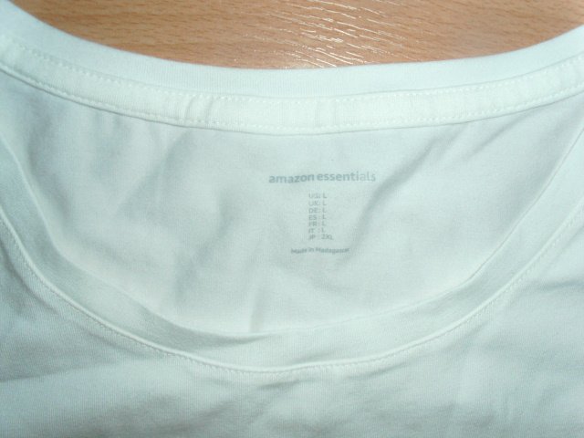 3 Basic T-Shirts von Amazon Essentials, schwarz + weiß, Gr. 40