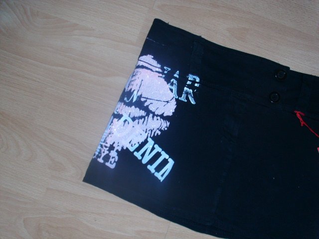 Minirock von A&M, schwarz mit Motiv, Gr. 40 mit Etikett