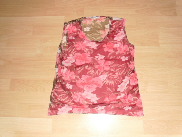 Top von More & More, rot, Blumen, Gr. 40