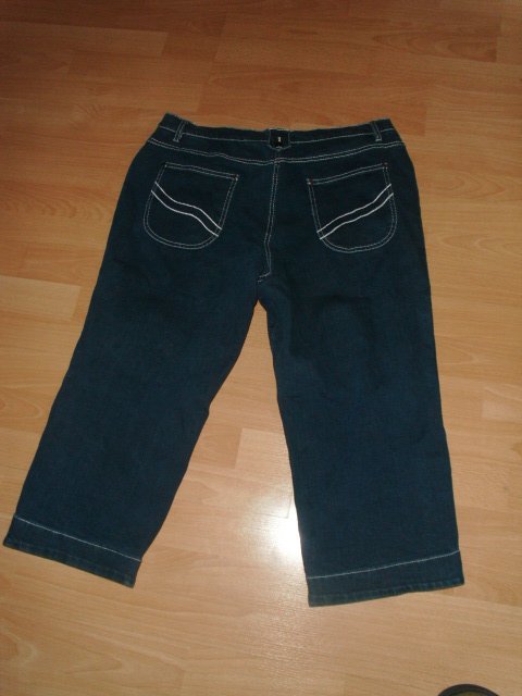 Caprijeans von bpc selection, blau mit Knöpfen, Gr. 46