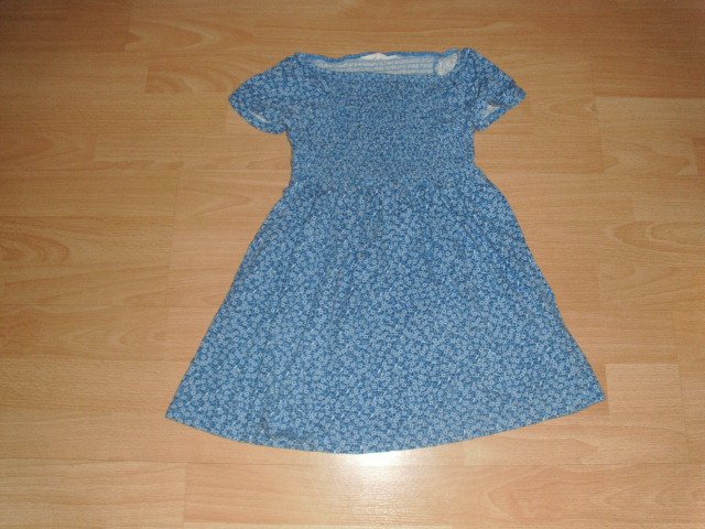 Kleid von H&M, blau mit Blumen, Gr. 122