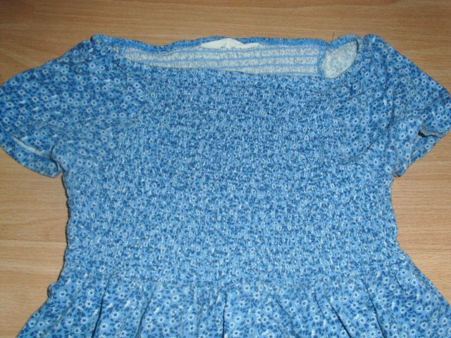 Kleid von H&M, blau mit Blumen, Gr. 122