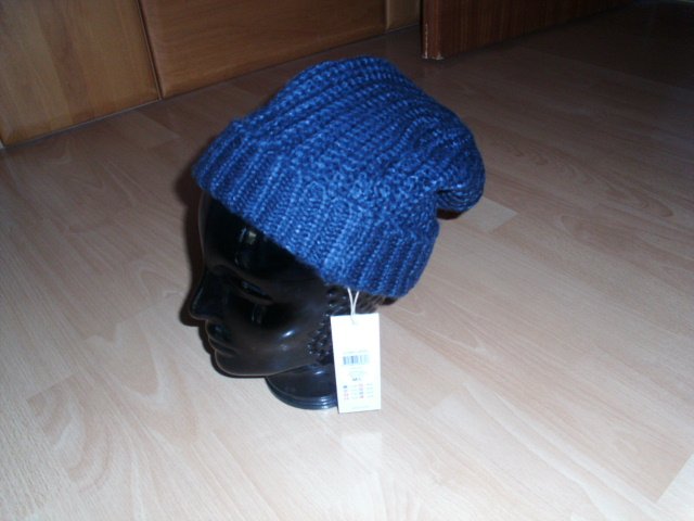 Strickmütze von Pieces,  blau, Gr. M/L mit Etikett