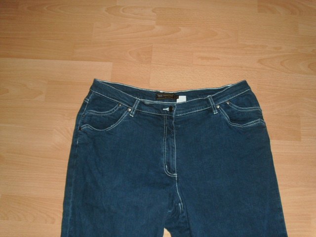 Caprijeans von bpc selection, blau mit Knöpfen, Gr. 46