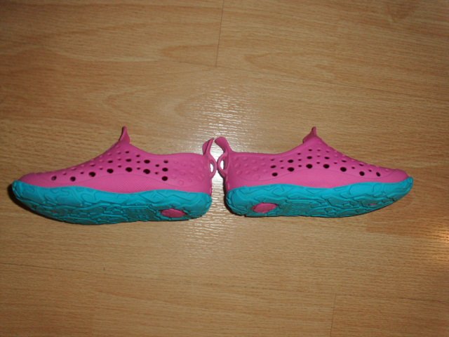 Aquaschuhe von Decathlon, pink-türkis, Gr. 23/24