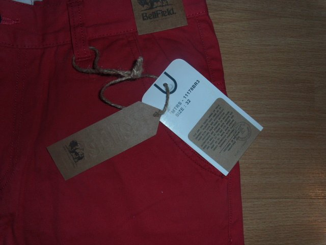 Shorts von BellField, rot, Gr. 48 ( W32) mit Etikett