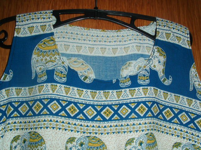 Top, blau-beige, mit Elefanten, Gr. 42