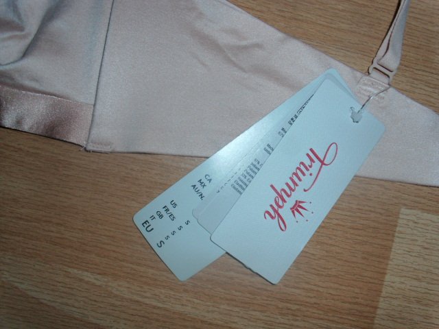 BH von Triumph, beige, ohne Bügel, Gr. S mit Etikett