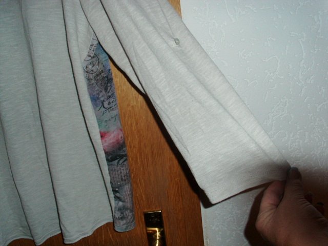 Langarmshirt von Gina Laura, hellgrau mit Motiven, Gr. 50/52